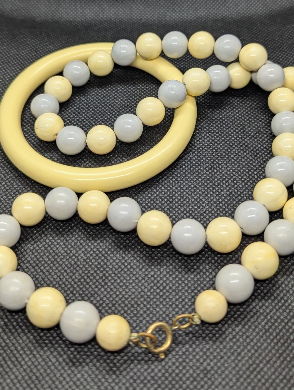 Vintage Butter Yellow and Grey Beaded Necklace and Bracelet Set